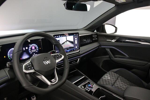 Volkswagen TIGUAN R-Line Edition 1.5 TSI eHybrid 272pk DSG Automaat Trekhaak, Black Style, Panoramadak, Adaptive cruise control, Elektrische achterklep, Achteruitrijcamera