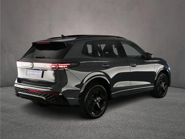 Volkswagen TIGUAN R-Line Edition 1.5 TSI eHybrid 272pk DSG Automaat Trekhaak, Black Style, Panoramadak, Adaptive cruise control, Elektrische achterklep, Achteruitrijcamera
