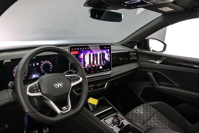 Volkswagen TIGUAN R-Line Edition 1.5 eTSI 150pk DSG Automaat Trekhaak, Harman Kardon audio, Panoramadak, Adaptive cruise control, Black Style, 360 camera, Achteruitrijcamera
