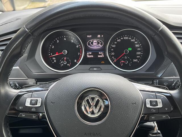 Volkswagen TIGUAN Allspace 1.4 TSI Comfortline Business 7p. | Pano | Trekhaak | Stoelverwarming | Navi | ACC | App-connect | Elek. achterklep | All-seasons |