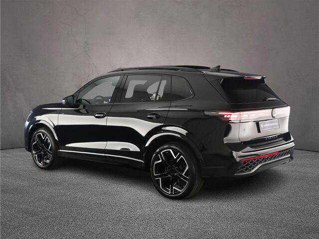 Volkswagen TIGUAN R-Line Edition 1.5 eTSI 150pk DSG Automaat Trekhaak, Panoramadak, Black Style, Adaptive cruise control, Elektrische achterklep, 360 camera, Achteruitrijcamera