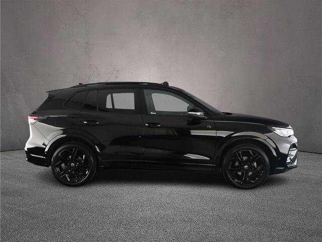 Volkswagen TIGUAN R-Line Edition 1.5 eTSI 150pk DSG Automaat Trekhaak, 360 camera, Panoramadak, Adaptive cruise control, Black Style, Elektrische achterklep, LED matrix koplampen