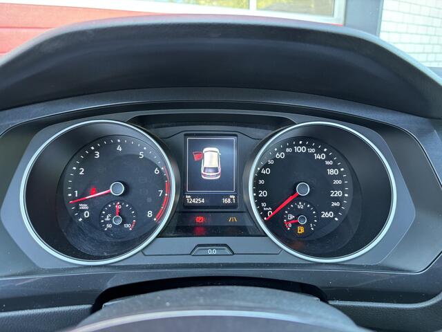 Volkswagen TIGUAN 1.4 TSI Connected Series TREKHAAK / PANORAMADAK / GR NAVI / CARPLAY / ACC / DAB+ / PDC / BLUETOOTH / NL-AUTO