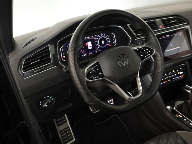 Volkswagen TIGUAN 1.4 TSI eHybrid R-Line Business+ 245 pk Automaat (DSG) | Navigatie | Panoramadak | Parkeersensoren (Park assist) | Stoelverwarming v/a | Black Style pakket | R-Line |