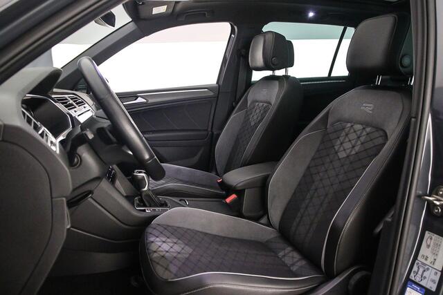 Volkswagen TIGUAN R-Line Business 1.4 TSI eHybrid 245pk DSG Automaat Panoramadak, LED matrix koplampen, Achteruitrijcamera, Adaptive cruise control, Elektrische achterklep