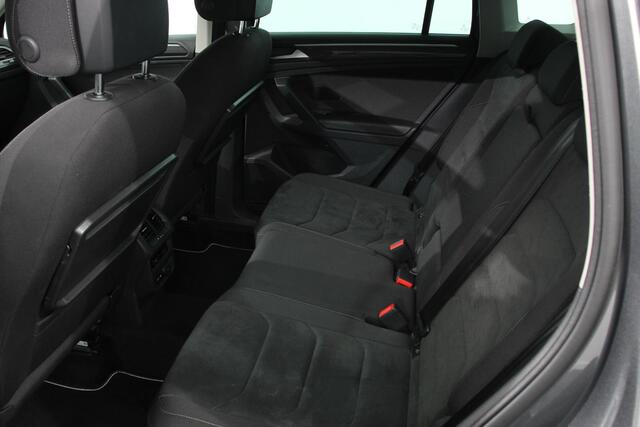 Volkswagen TIGUAN 1.5 TSI DSG ACT Highline Team Volkswagen Tiguan 1.5 TSI ACT Highline | Navigatie | Adaptive Cruise Control | Stoel/Stuurverwarming | Elektrische Trekhaak | Virtual Cockpit |