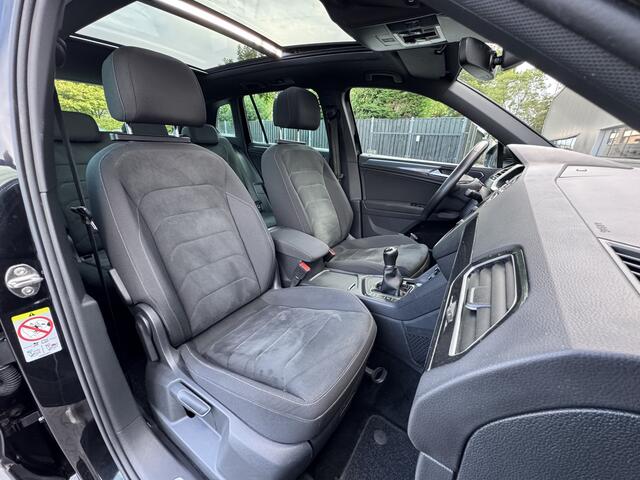 Volkswagen TIGUAN 1.4 TSI R-Line Highline | Panorama | Virtual Cockpit | Apple CarPlay | Wegkl. Trekhaak | Full LED | Adaptive Cruise