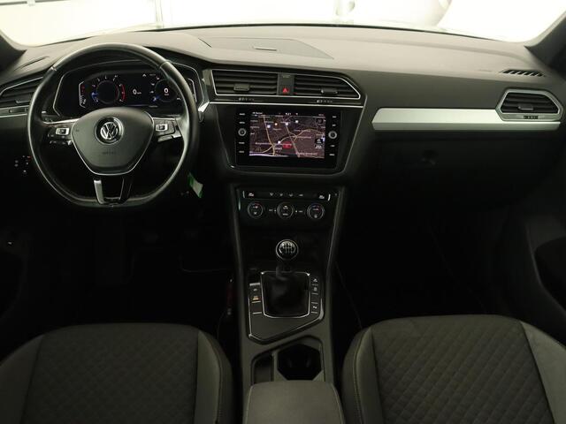 Volkswagen TIGUAN 1.5 TSI R Line | Trekhaak | Adaptive cruise | Carplay | Full LED | Virtual Cockpit | Navigatie | Parkeerhulp | Climate control