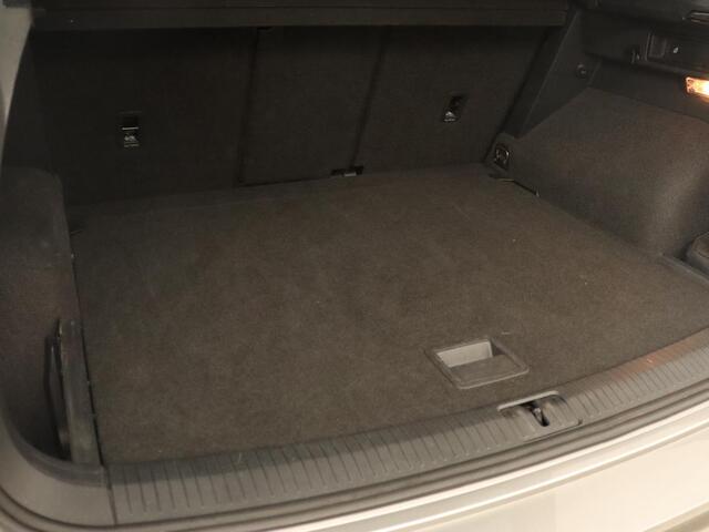 Volkswagen TIGUAN 1.5 TSI R Line | Trekhaak | Adaptive cruise | Carplay | Full LED | Virtual Cockpit | Navigatie | Parkeerhulp | Climate control