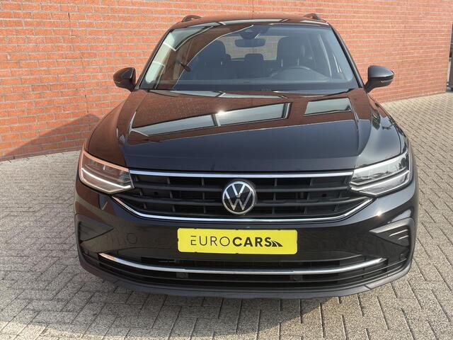 Volkswagen TIGUAN 1.5 TSI 150pk DSG Life | COMPANY CAR | Panoramadak | Navigatie | d.m.v. Apple Carplay / Android Auto | Parkeersensoren | Adaptive Cruise Control | Stoel- en stuurverwarming | Ledverlichting | Getinte ramen | Climate Control
