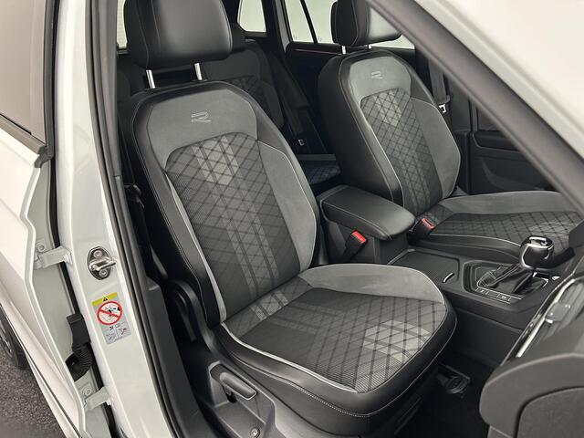 Volkswagen TIGUAN 1.5 TSI 150pk DSG R-Line Business+ Black Style Trekhaak Camera Head-Up Keyless Virtual Cockpit Navigatie Panoramadak