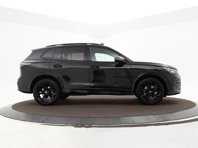 Volkswagen TIGUAN 1.5 272pk DSG eHybrid R-Line Edition · Camera · Elek. Trekhaak · Panoramadak · Elek. Voostoelen · Massage · Stoelventilatie · 20'' Inch · Garantie t/m 02-09-2029 of 100.000km