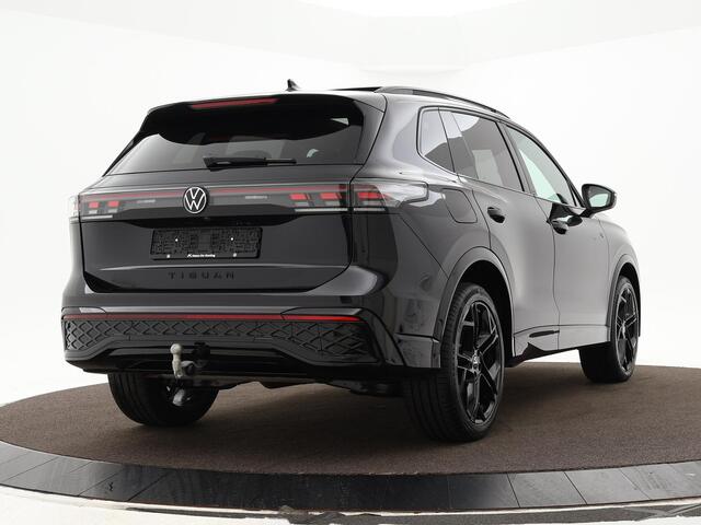 Volkswagen TIGUAN 1.5 272pk DSG eHybrid R-Line Edition · Camera · Elek. Trekhaak · Panoramadak · Elek. Voostoelen · Massage · Stoelventilatie · 20'' Inch · Garantie t/m 02-09-2029 of 100.000km