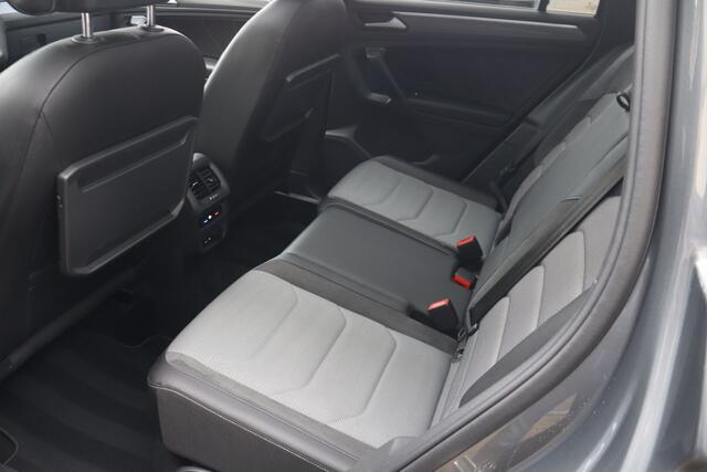 Volkswagen TIGUAN 1.5 TSI ACT Highline Business R NL-Auto!! Panoramadak I Apple Car-Play