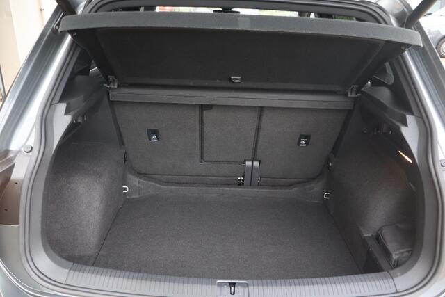 Volkswagen TIGUAN 1.5 TSI ACT Highline Business R NL-Auto!! Panoramadak I Apple Car-Play