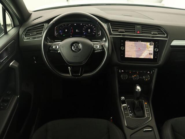 Volkswagen TIGUAN Allspace 1.5 TSI R Line | Stoelverwarming | Camera | Adaptive cruise | Carplay | Navigatie | Full LED | 20'' | Keyless | Park Assist
