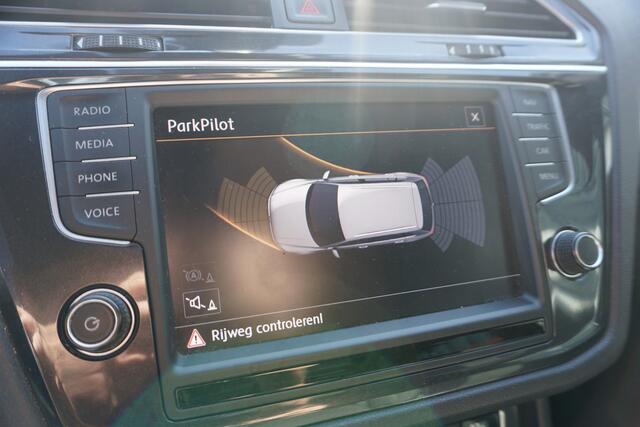 Volkswagen TIGUAN 1.4 TSI Connected Series | PANO DAK | TREKHAAK | CLIMATE | CARPLAY | STOELVERW. | COMFORTSTOELEN