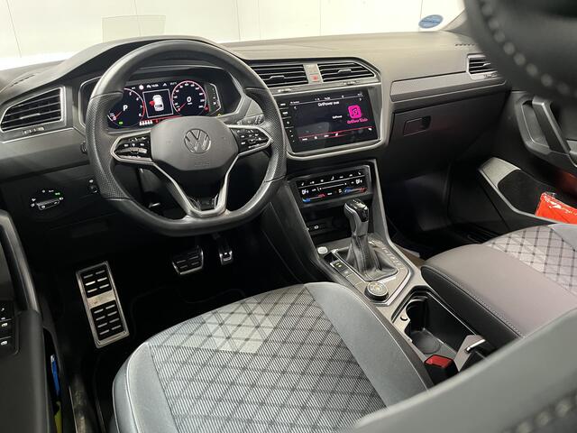Volkswagen TIGUAN Allspace 2.0 TSI 4Motion R-Line 7p. / AUTOMAAT/ PANO/ 2X R-LINE/ HARMAN KARDON/ KEYLESS/ ELEKTR. TREKHAAK/ MATRIX/ HEAD-UP DISPLAY/ DIGITAL DASH/ ADAPT. CRUISE/ PARK. SENSOREN + CAMERA/ RIJ-MODI/ APP-CONNECT/ CLIMA