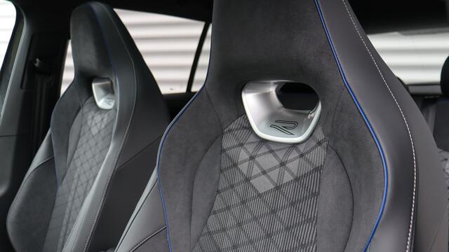 Volkswagen TIGUAN 1.5 eHybrid R-Line Edition | Massage | Panoramadak | Black Style Package | Trekhaak