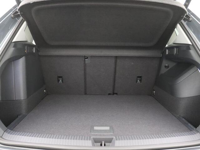 Volkswagen TIGUAN 1.5 eHybrid Elegance 204PK DSG Trekhaak wegklapbaar, ErgoActive Stoel, Stoelverwarming voor + achter, Stuurwielverwarming, Achterruitrijcamera, Led Plus, Navi via Apple Carplay/ Android Auto, Alarm, Keyless, Side Assist, Virtual Pedal, 18" LM Velgen