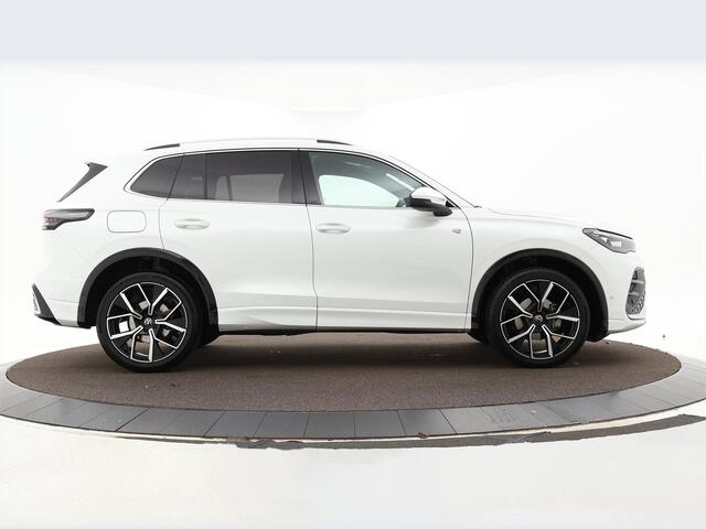 Volkswagen TIGUAN 1.5 eTSI 150pk DSG R-Line Business · Camera · Apple/Android Car Play · Massage · Keyless · Navi · Dodehoek Detectie · 20'' Inch · Garantie t/m 27-02-2028 of 100.000km