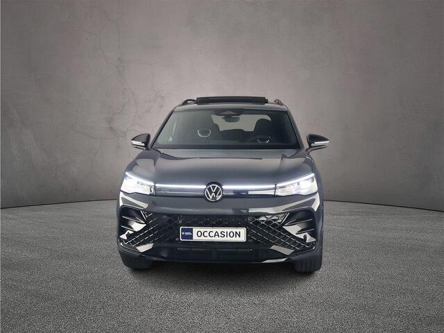 Volkswagen TIGUAN R-Line Edition 1.5 TSI eHybrid 272pk DSG Automaat Trekhaak, Black Style, Panoramadak, Adaptive cruise control, Elektriche achterklep, Achteruitrijcamera