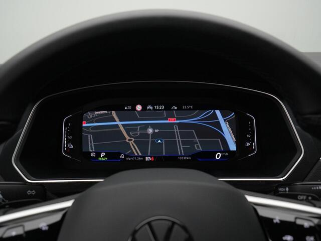 Volkswagen TIGUAN 1.4 TSI 245 pk DSG eHybrid R-Line Business+ | Panoramadak | Trekhaak | Navigatie Discover Pro | IQ Light | Stuur-/stoelverwarming