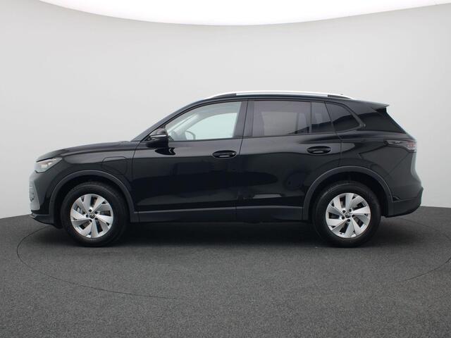 Volkswagen TIGUAN 1.5 eHybrid Life Edition 204PK DSG Achteruitrijcamera, Adaptieve Cruise Controle, Navi via Apple Carplay/Android Auto, Keyless, Side Assist, Stoel-Stuurverwarming, Elektr. Achterklep, 17" LM Velgen