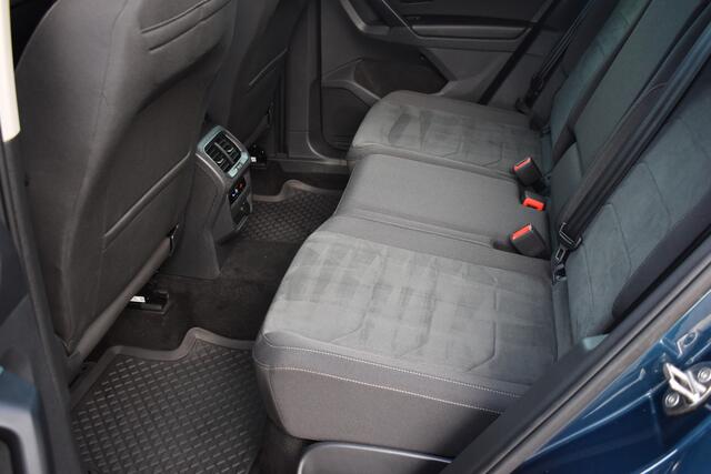 Volkswagen TIGUAN 1.5 TSI R-Line Automaat / Navigatie / Keyless / Trekhaak 1800kg / Adap. Cruise / Camera