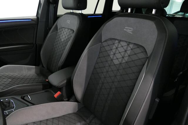 Volkswagen TIGUAN 1.5 TSI R-Line Business+ / Black Style / Stoelverwarming / Achteruitrijcamera / Stuurwiel verwarming / 20'' LMV / Adaptive Cruise Control / Apple Carplay - Android Auto / Keyless / Sfeerverlichting / Discover Media Pro / Park Assist / Digitaal Instrumente