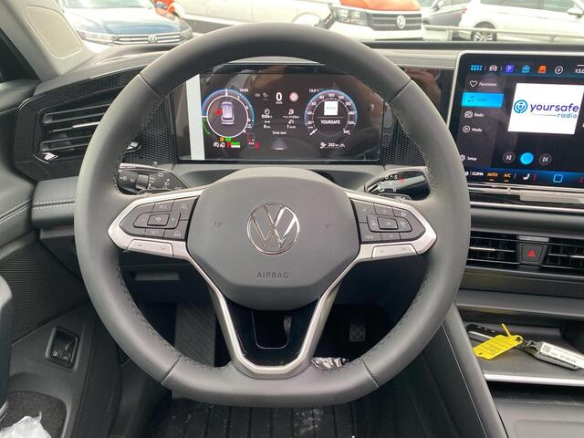 Volkswagen TIGUAN 1.5 eHybrid Life Edition | Pano | Trekhaak | 18 in