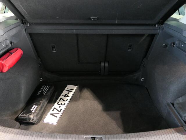 Volkswagen TIGUAN 1.5 TSI Elegance Trekhaak, Dodehoek, stoelverwarming, Adaptive Cruise