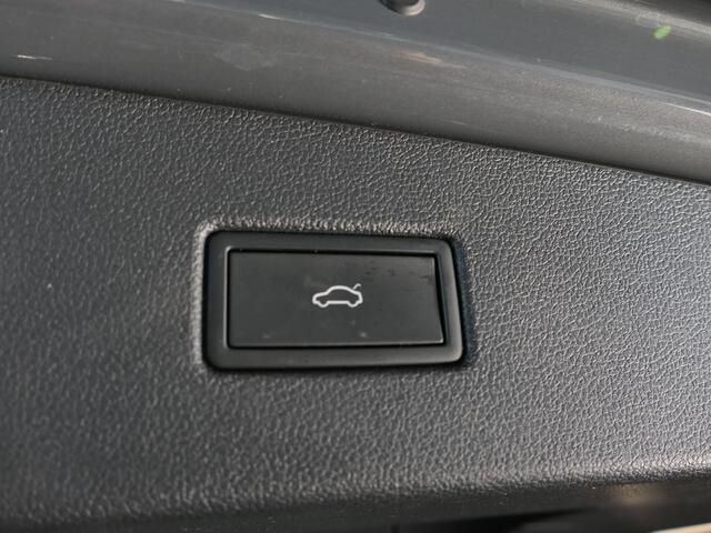 Volkswagen TIGUAN 1.5 TSI Elegance Trekhaak, Dodehoek, stoelverwarming, Adaptive Cruise