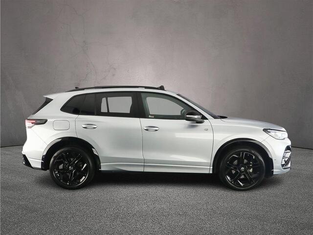 Volkswagen TIGUAN R-Line Edition 1.5 eTSI 150pk DSG Automaat Trekhaak, Panoramadak, Black Style, 360 camera, Adaptive cruise control, Achteruitrijcamera, Elektrische achterklep