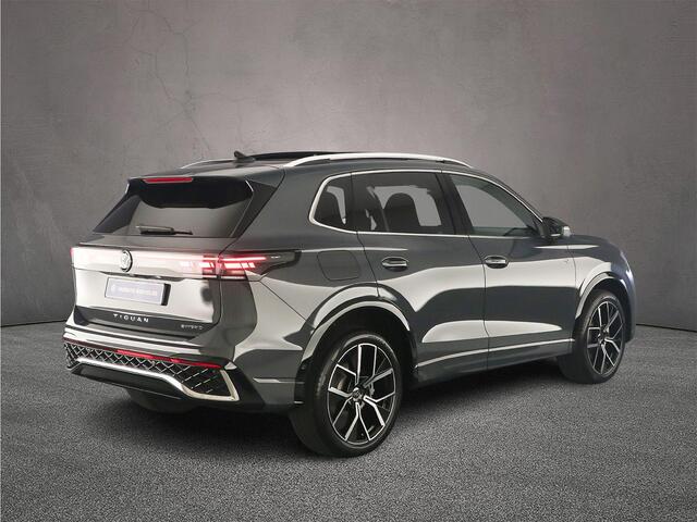 Volkswagen TIGUAN R-Line Edition 1.5 TSI eHybrid 272pk DSG Automaat Trekhaak, Panoramadak, Adaptive cruise control, Achteruitrijcamera, Navigatie, Elektrische achterklep