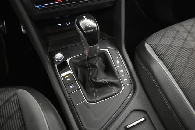 Volkswagen TIGUAN 1.5 TSI R-Line EL Trekh+aKlep Panodak Virtual Camera