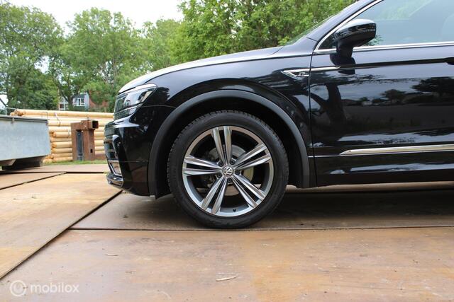 Volkswagen TIGUAN 1.5 TSI ACT Highline Business R PANO ADAPTIVE