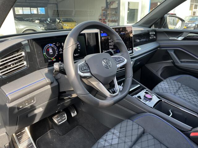 Volkswagen TIGUAN 1.5 eHybrid R-Line Edition / AUTOMAAT/ 4.700 KM/ FABRIEKSGARANTIE T/M 6-2029/ 2X R-LINE/ 272PK/ MATRIX/ 20" LMV/ PANO/ ADAPT. CRUISE/ DIGITAL DASH/ 360 CAMERA/ APP-CONNECT/ NAVI/ STOEL-STUUR VERWARM./ RIJ-MODI