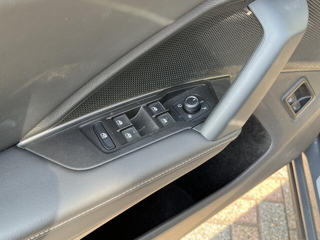 Volkswagen TIGUAN 1.5 eHybrid R-Line Edition / AUTOMAAT/ 4.700 KM/ FABRIEKSGARANTIE T/M 6-2029/ 2X R-LINE/ 272PK/ MATRIX/ 20" LMV/ PANO/ ADAPT. CRUISE/ DIGITAL DASH/ 360 CAMERA/ APP-CONNECT/ NAVI/ STOEL-STUUR VERWARM./ RIJ-MODI