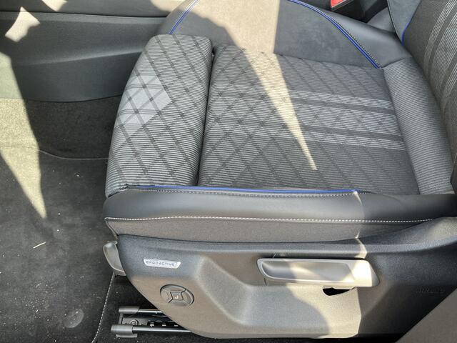 Volkswagen TIGUAN 1.5 eHybrid R-Line Edition / AUTOMAAT/ 4.700 KM/ FABRIEKSGARANTIE T/M 6-2029/ 2X R-LINE/ 272PK/ MATRIX/ 20" LMV/ PANO/ ADAPT. CRUISE/ DIGITAL DASH/ 360 CAMERA/ APP-CONNECT/ NAVI/ STOEL-STUUR VERWARM./ RIJ-MODI