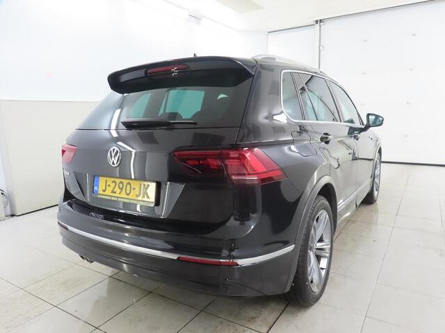 Volkswagen TIGUAN 1.5 TSI ACT Highline Business R Digidash | Pano | Camera | LED | LMV 19"| NL auto | 1e eig.