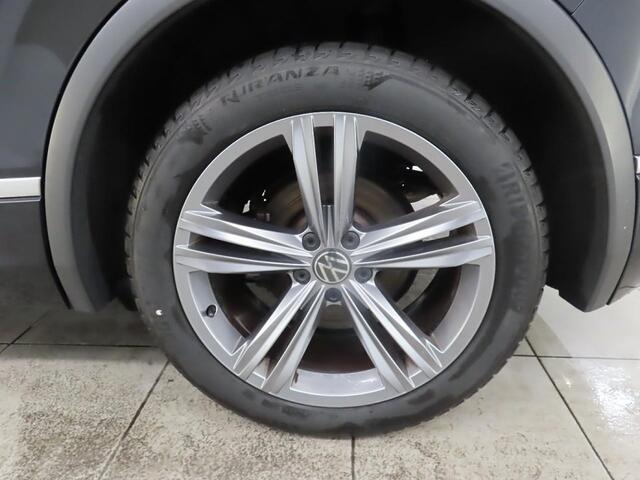 Volkswagen TIGUAN 1.5 TSI ACT Highline Business R Digidash | Pano | Camera | LED | LMV 19"| NL auto | 1e eig.