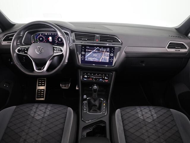 Volkswagen TIGUAN 1.4 TSI eHybrid R-Line Business 245PK PHEV | Panorama dak | Trekhaak wegklapbaar | Assistentie pakket | Head up display | Parkeercamera |