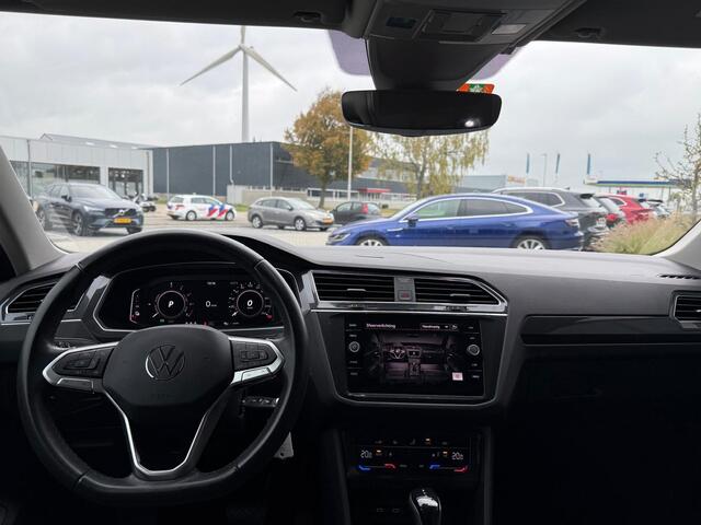 Volkswagen TIGUAN 1.4 TSi 245 Pk eHybrid Automaat Life | Adaptive Cruise | Camera | CarPlay | Climate | 18 Inch | Privacy Glass | 54.682 KM!!