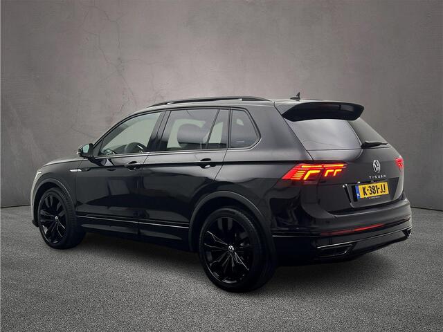 Volkswagen TIGUAN 1.5 TSI R-Line Business+ 150pk DSG, Lederen bekleding, Panoramadak, Black style, Trekhaak, Stoelverwarming, Stuurverwarming, Elektrische achterklep, Adaptieve cruise control, Dynamic chassis control, Navigatie, App connect