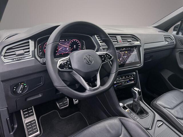 Volkswagen TIGUAN 1.5 TSI R-Line Business+ 150pk DSG, Lederen bekleding, Panoramadak, Black style, Trekhaak, Stoelverwarming, Stuurverwarming, Elektrische achterklep, Adaptieve cruise control, Dynamic chassis control, Navigatie, App connect