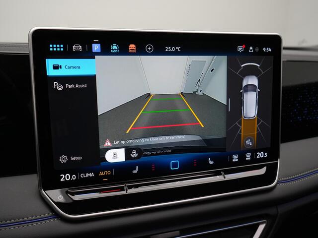 Volkswagen TIGUAN 1.5 eHybrid 204 pk DSG R-Line Edition | Panoramadak | Trekhaak | Adaptive Cruise | Side Assist | Park Assist | 20 inch