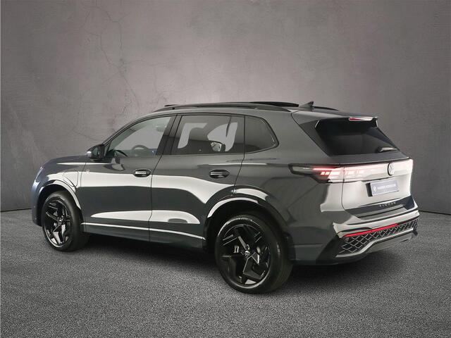 Volkswagen TIGUAN R-Line Edition 1.5 TSI eHybrid 272pk DSG Automaat Black Style, Trekhaak, Panoramadak, Adaptive cruise control, Achteruitrijcamera, Elektrische achterklep