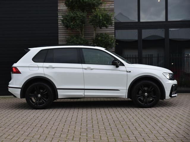Volkswagen TIGUAN 2.0 TSI 4Motion Highline Business R / Wegklapbare Trekhaak / Panoromadak / Stoelverwarming voor / Achteruitrijcamera