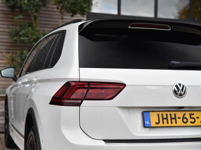 Volkswagen TIGUAN 2.0 TSI 4Motion Highline Business R / Wegklapbare Trekhaak / Panoromadak / Stoelverwarming voor / Achteruitrijcamera